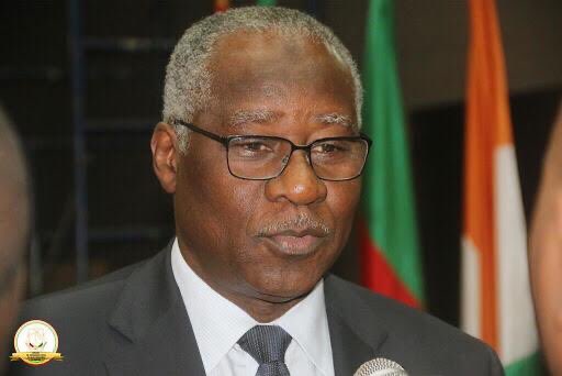 Le Cabinet et tous les cadres du Ministère des Affaires Étrangères et des Guinéens de l’Étranger félicitent Son Excellence Monsieur Mamadi Touré, pour sa confirmation au poste de Ministre.