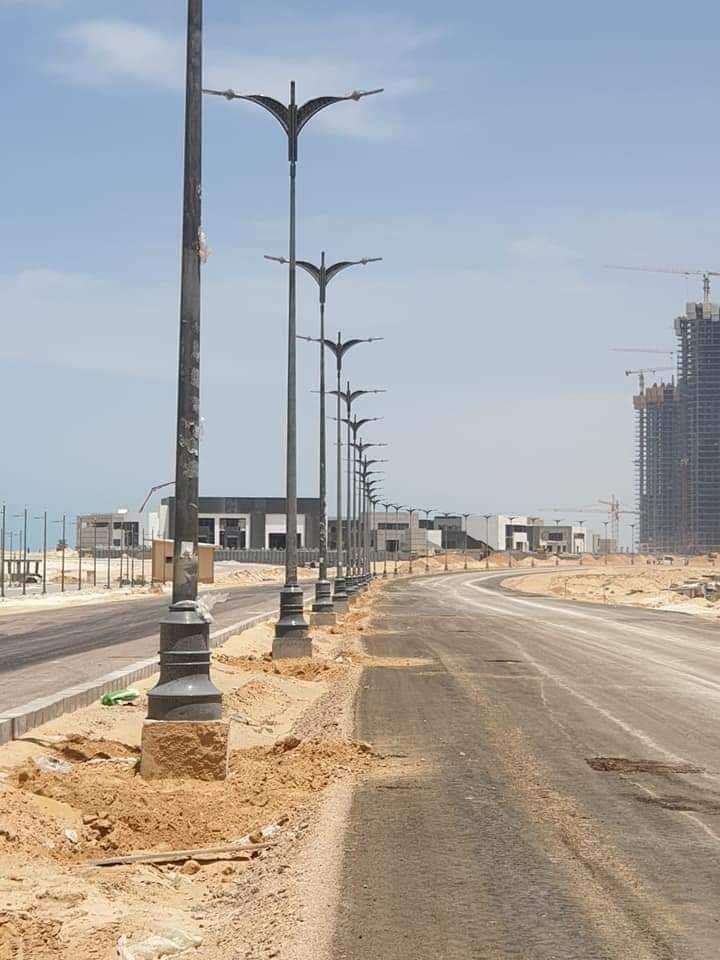 AfricaFactsZone's tweet photo. Egypt is building New Alamein City to serve as a tourism, education and government centre. It will have 3 universities, 15 skyscrapers and 10,000 hotel rooms, high rise towers, a Presidential Palace and ministry building. https://t.co/zioqDQplnP