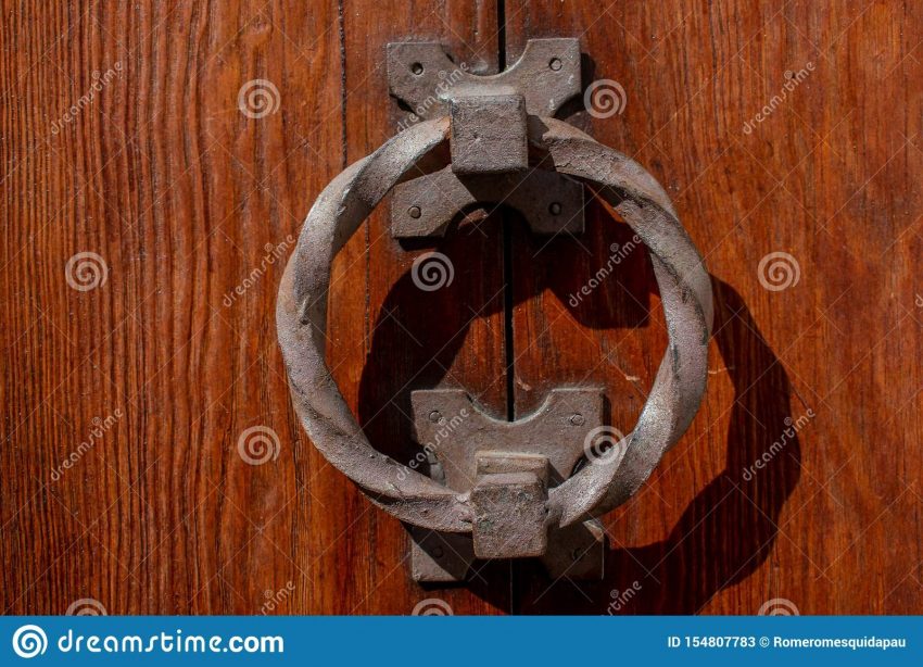 موقع سفاري تعرف على أفكار لتغيير ديكور باب الشقة من الخارج ديكور