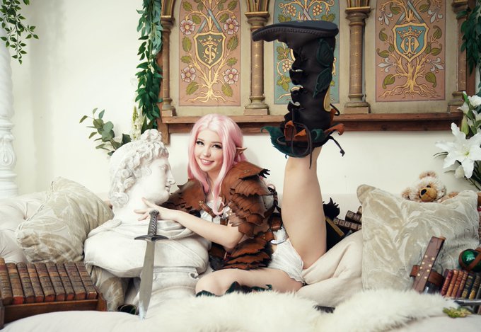 Watch Belle Delphine's leaked NSFW photo on TwXstars