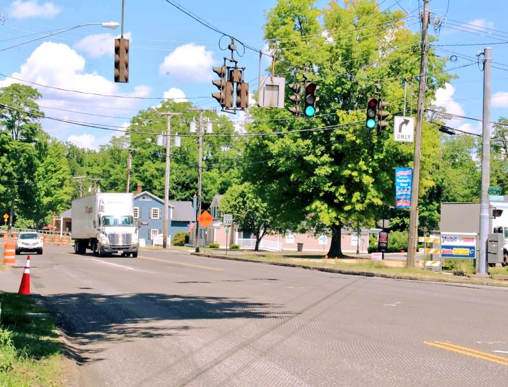 TPerinton's tweet photo. 🚧 @NYSDOTRochester started overnight work to mill and resurface 3-miles of Route 96 between Garnsey Rd and Mitchell Rd. This work is vital to keeping our roadways safe for both drivers and pedestrians, especially given the popularity of the Bushnell’s Basin area. https://t.co/8agtTqZBSf