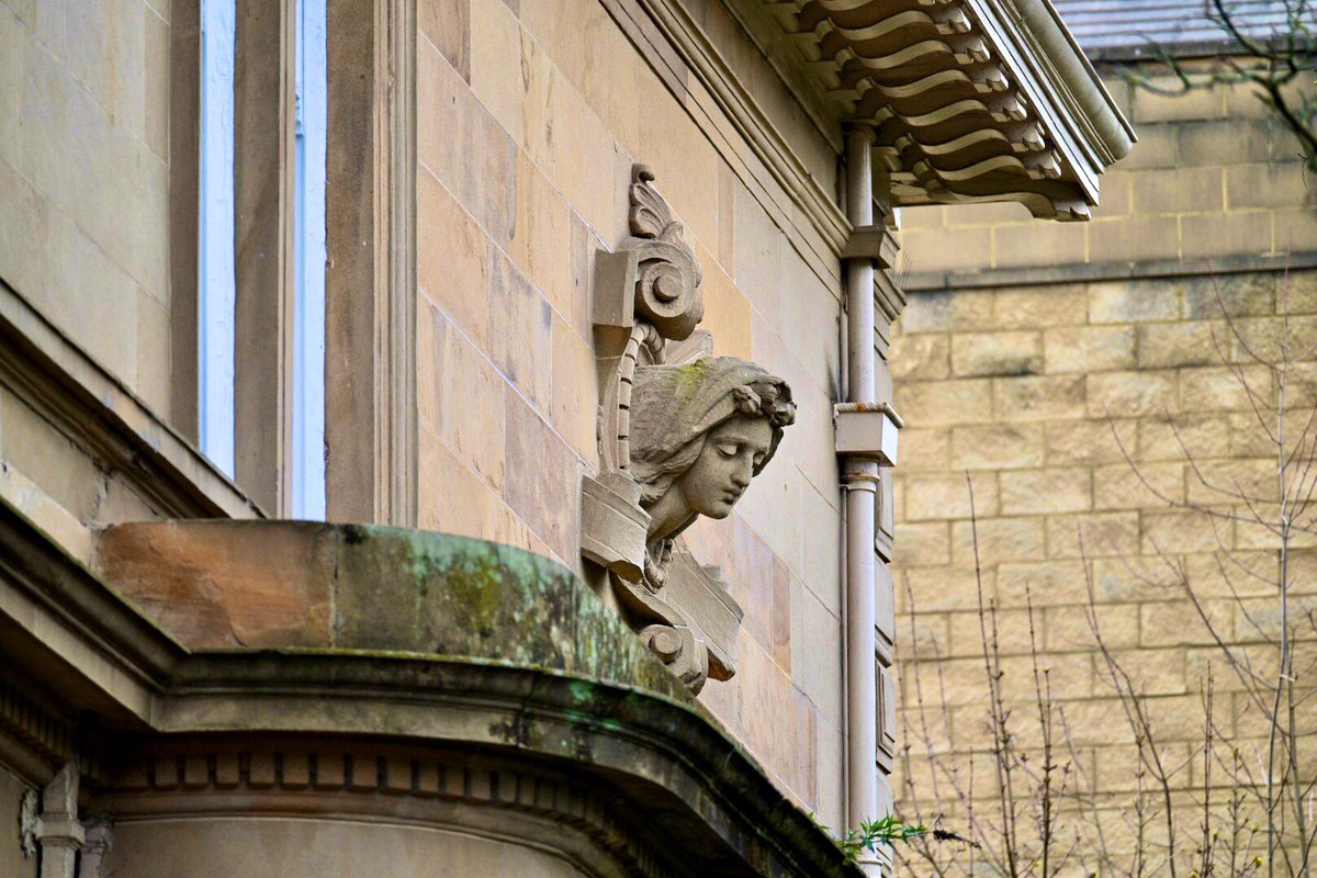 Tramping the same routes in lockdown makes me look at local buildings more closely. These female faces look out from a house not 10 minutes away, but in 27 years I’ve not noticed them before. Who or what do they represent? I wish I knew.  #WomenMakeHistory  @womenslibrary