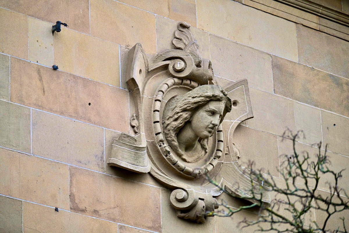 Tramping the same routes in lockdown makes me look at local buildings more closely. These female faces look out from a house not 10 minutes away, but in 27 years I’ve not noticed them before. Who or what do they represent? I wish I knew.  #WomenMakeHistory  @womenslibrary