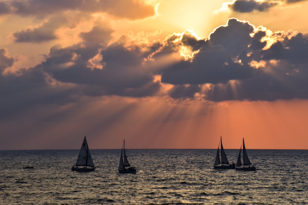 thegouldfinch's tweet image. Took this picture last year when we lived in a different world. Boats powered by nature shows why humans can create when we work in harmony.