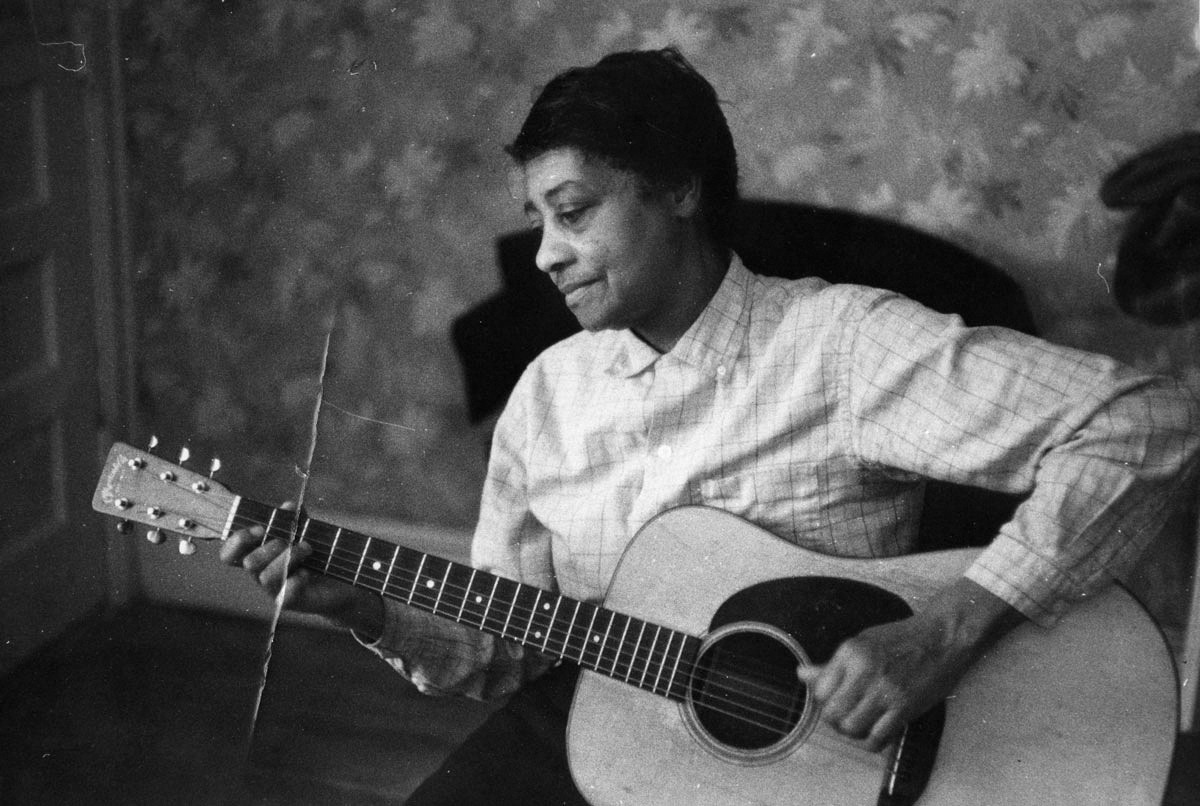 Elizabeth Cotten taught herself guitar when she was 11. She wrote many songs at this time, but it wasn't until she picked the guitar back up in her 60s that she became known for her art. She toured with some of the big names of folk revival, including a March '64 gig at Passim