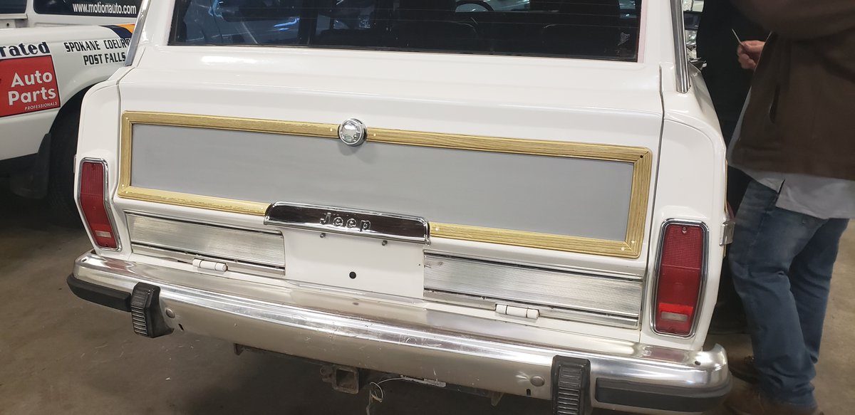 SpokaneSunscre1's tweet photo. Check out this Jeep Wagoneer that we re-created a wood grain panel look for with our printed vinyl! Great work Ashley Warnock! Call us today to learn about all our graphic options! 509-328-4015

#SpokaneSunscreen #customgraphics #oneofakind #ScoutInternational #bestofthebest https://t.co/7sEf1jxCNh