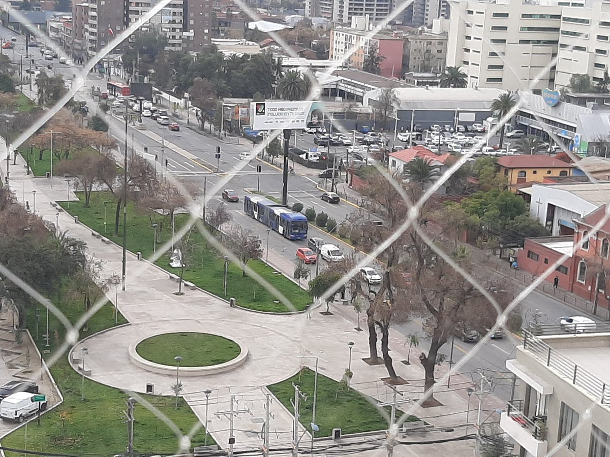 sebapuente's tweet photo. De que cuarentena me hablan?.

Esto parece un día normal de Febrero en Santiago, que hace falta para que tomes conciencia? Que se muera un familiar? Un ser querido que fue contagiado por algún irresponsable egoísta que no se quedó en casa pudiendo hacerlo? https://t.co/iroRgmPa6y