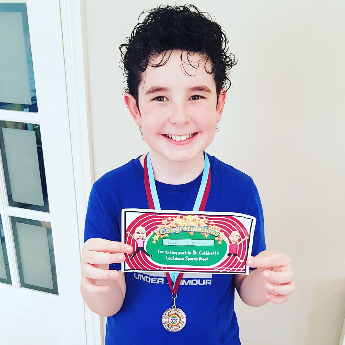 Kelster2012's tweet photo. One very happy and excited boy today to received a surprise visit and a special delivery from his headteacher Mrs Noble this afternoon. Huge thanks to all the staff involved @StCuthberts3...as you can see his smile says it all. 😊🏃♂️🤾♂️🤸♂️🏅🏆
#LockdownSportsWeek
#Amazingschool https://t.co/ZmvKNu1zW6