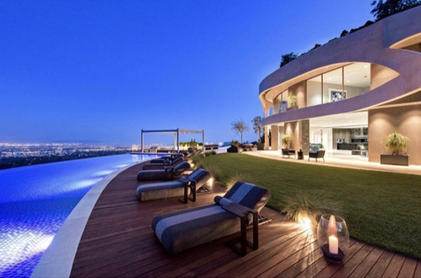 DailyLoud's tweet photo. Travis Scott Buys $23.5 Million Dollar Mansion In Los Angeles https://t.co/1r59gDPXuz