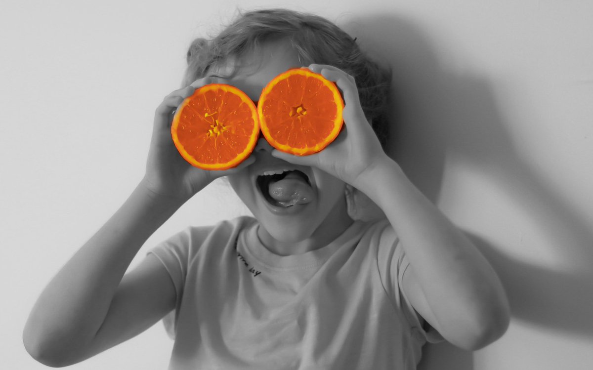 Bernadettestar's tweet photo. This is O with my usual little helper. New editing technique ✅ #atozphotographychallenge #photography https://t.co/5R3Mjxyh0e