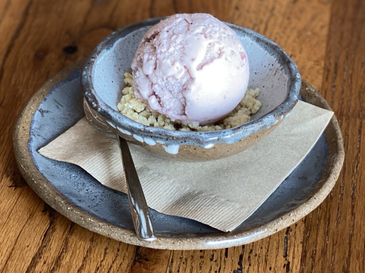 Tonight we will have <a href="/GreenDoorCSA/">Green Door Gourmet</a> strawberry ice cream with a citrus crunch as a desert special !! Lots of @sumtripottery going on here !!
#TeamLT #icecream #strawberries #summertime #itssogood #weallscreamforicecream