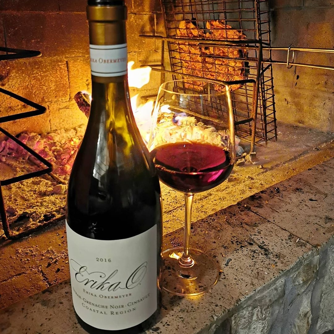 NielGermishuys's tweet photo. Reposted from @nielgermishuys Simply the best... #Friday #FridayMood #LetsStartTheWeekend #Braai #BraaiVibes #BestOfTheBest #Ribs #SlowCooked #Pairing #ErikaO #ErikaObermeyerWines #FiveStarPlatter #SyrahGrenacheNoirCinsault #ForTheLoveOfWine
@erikaobermeyer_wines
@wineonaplatter https://t.co/QZK1W5GZt7