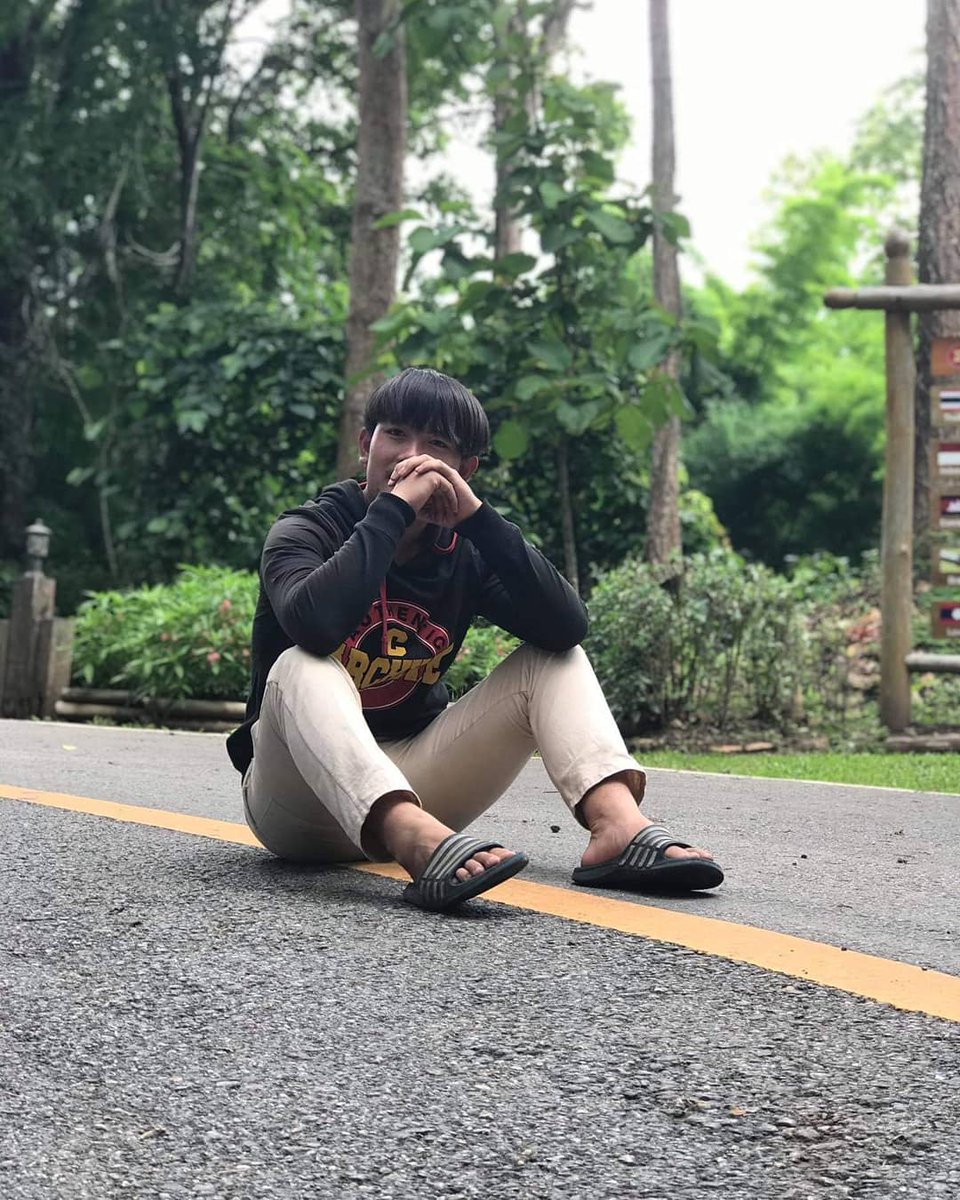 Diamond73226163's tweet photo. จิบเบียร์ก็เพ้อ จีบเธอก็แพ้..
#คนโสด2020 https://t.co/z1dHSPWw2m
