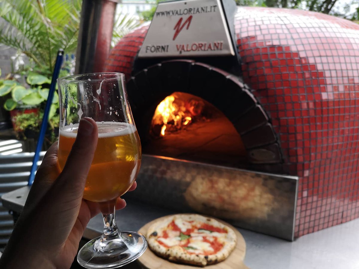 Honest_Crust's tweet photo. Manchester, we're ready for you! Teaming up with our pals at @RunawayBrewery to deliver the greatest combo. Find us on Deliveroo! https://t.co/1h2IyfwYKh