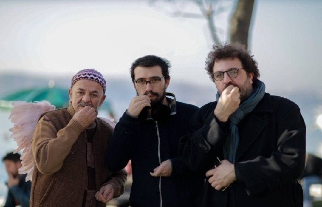 Sevgilisi olmayanlar #WhatsApp gundemine bakıyor.