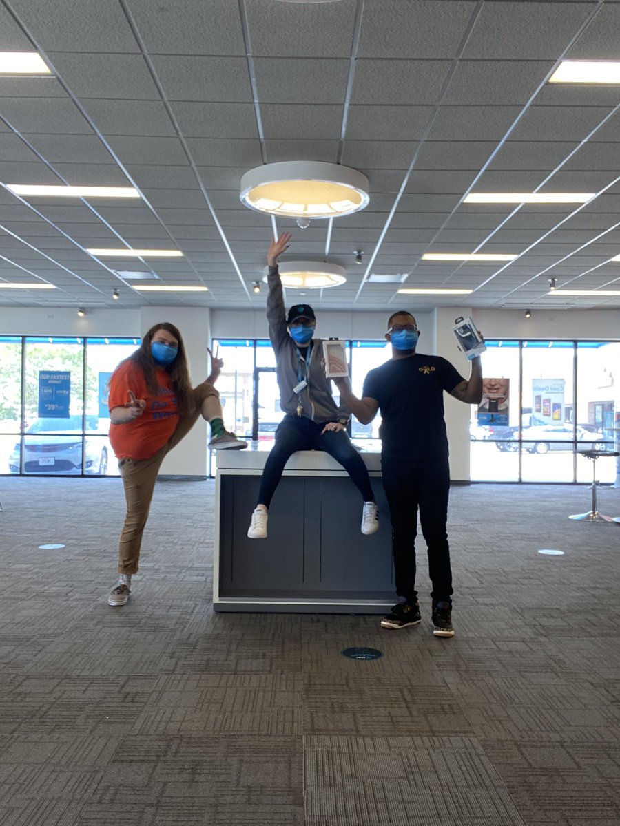 tayfac2_0's tweet photo. What do I stand for? Positivity, equality, and diversity! Love this company! Also a fun store pic with our matching masks! #primecomms #att #positivity #Equality #Diversity https://t.co/9TzUSNP7UH