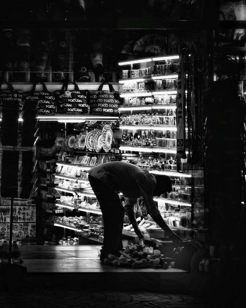 anuragsvr's tweet photo. A shopkeeper arranges the traditional plastic hammer for the São João. One of the traditions is to lightly pound the head of the people you meet on the street with the hammer and wishing them boa São João.

One thing I like about this photo is even i… https://t.co/Tsp0yjhpmN https://t.co/QGUSCBmGhF