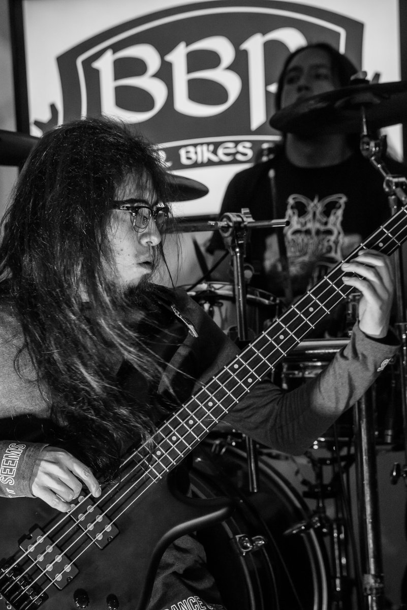 FullKnifeCol's tweet photo. Hoy recordamos una de nuestras últimas presentaciones del 2019 en #HellAndHeavenWarmUp 
Capturas📸: @SpaceCatZuluaga 

#BcRichGuitars #FemaleVocal #Growler #DeathMetalMelódico #MelodicDeathMetal #FemaleMetalSinger #Gutural #FullKnifeInjection #MetalHead #Gig #Frontgirl https://t.co/ZUhCSnYgCP