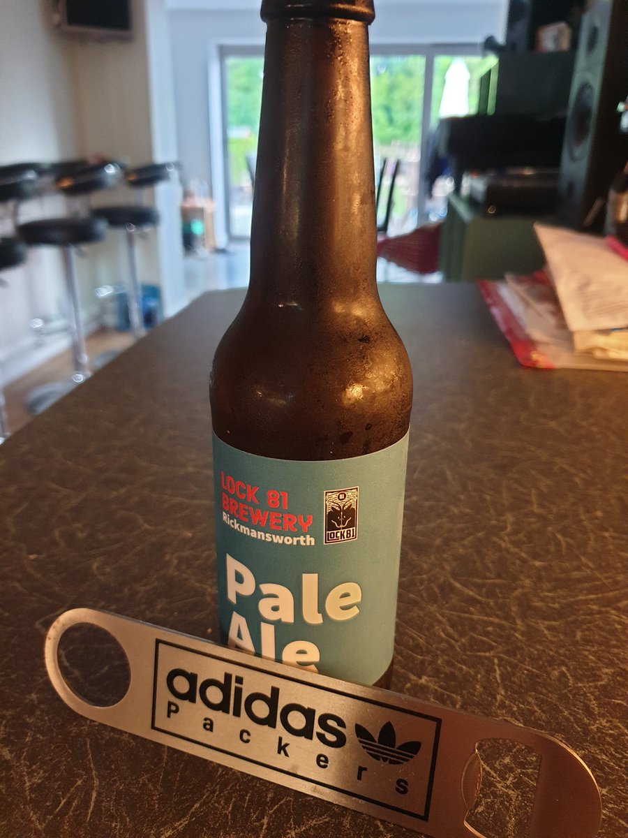 SPackman28's tweet photo. Finally Friday 😀🍺😋#lock81beer #FridayFeeling #CraftBeer @pcb69 @gjb9165 @Lock81Beer https://t.co/r7ZYtzSgxY