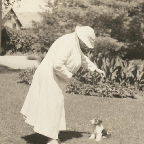 TheAliceTMuseum's tweet photo. Alice T. Miner with Little Tim, 1934. Maybe not #bestdog but possibly #smallestdog? #CURATORBATTLE https://t.co/tdzZWZGMdy