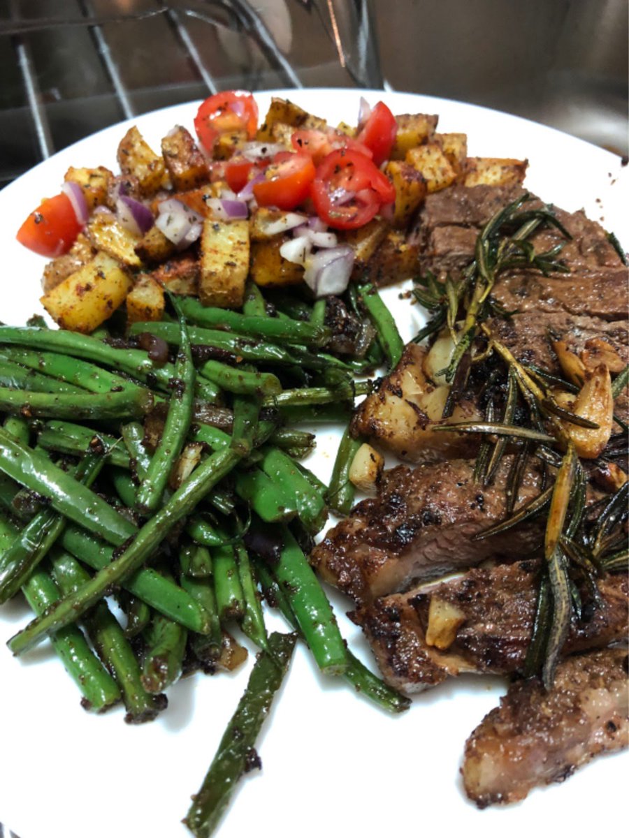 NYUGyms's tweet photo. Even when you’re grinding out your workouts or focusing on your eating habits, it’s perfectly fine to eat your favorite foods in moderation every once in a while. Let me know what you guys want to see more from this channel! Recipes? Fitness? Positivity? Nutrition?# https://t.co/FXgevQTbRa