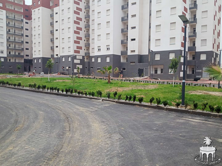 Wilaya_de_Blida's tweet photo. Situation des logements AADL dans la nouvelle ville de Bouinane le 18 juin 2020.Lors de l'inspection,des progrès ont été enregistrés dans l’aménagement des extérieurs ,l'achèvement des logements et des infrastructures publiques.Ces logements seront livrés dans les délais prévus. https://t.co/AJI0Cq1H6O