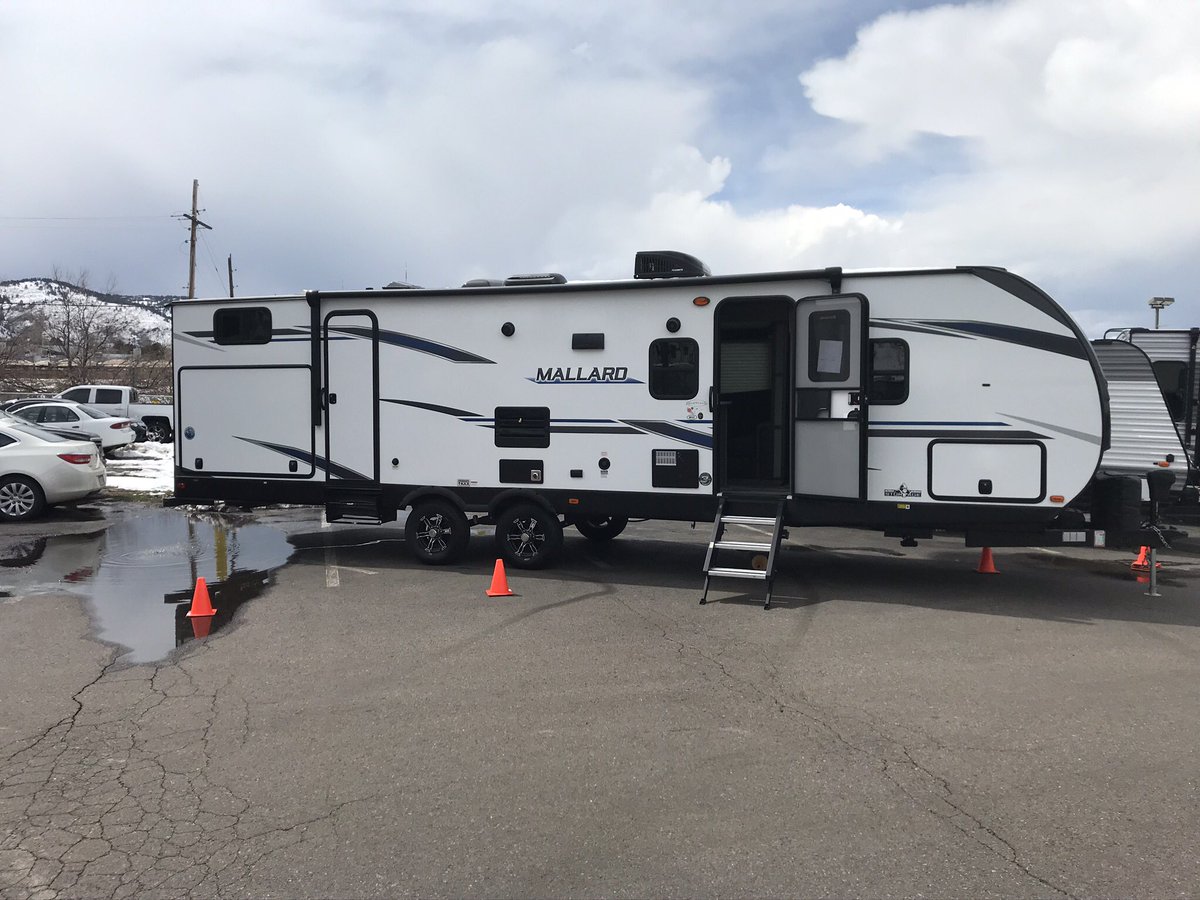 OutdoorsNative's tweet photo. @bstokley14  Here’s how I camp! https://t.co/EYxdNzL9FN