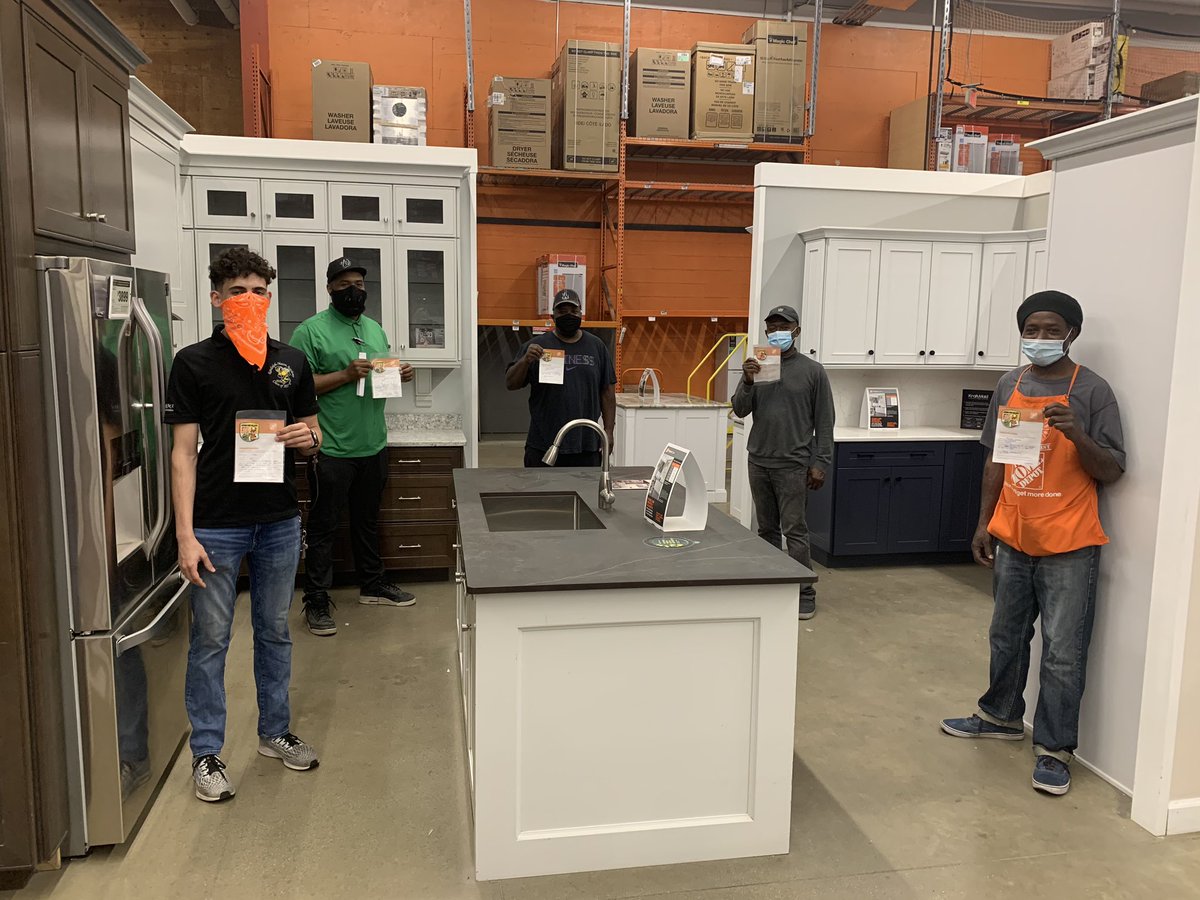 EGreavesTHD's tweet photo. Recognizing some of our #TopPerformers 🌟🌟 on the freight team, and Shayne &amp; Joey for supporting the team that keeps the merchandise rolling every night!! We appreciate all of you! 👏👏🧡🧡#StrongerTogether #2551SilverSpring @OumarTHD @JoeZuniga1 @paulclymer @2551Asds https://t.co/UvmJjxX4qA