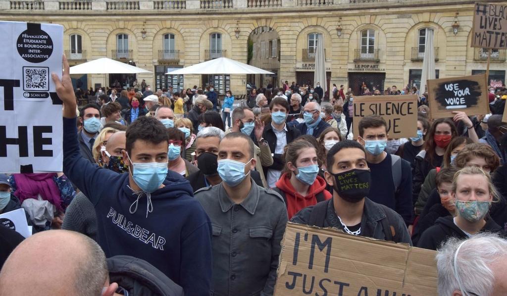 Rebcimenteur's tweet photo. @nkoenders @ChristopheJeanB @massar_ndiaye @HassouniDimah  @ahoareau21 @ftenenbaum @martin_rougeot @Bekhtaoui7 et en plus je vous ai trouvé @ModdeStephanie sans masque. C'est cadeau, ça me fait plaisir. #Police #Dijon https://t.co/22b2N0cVl2