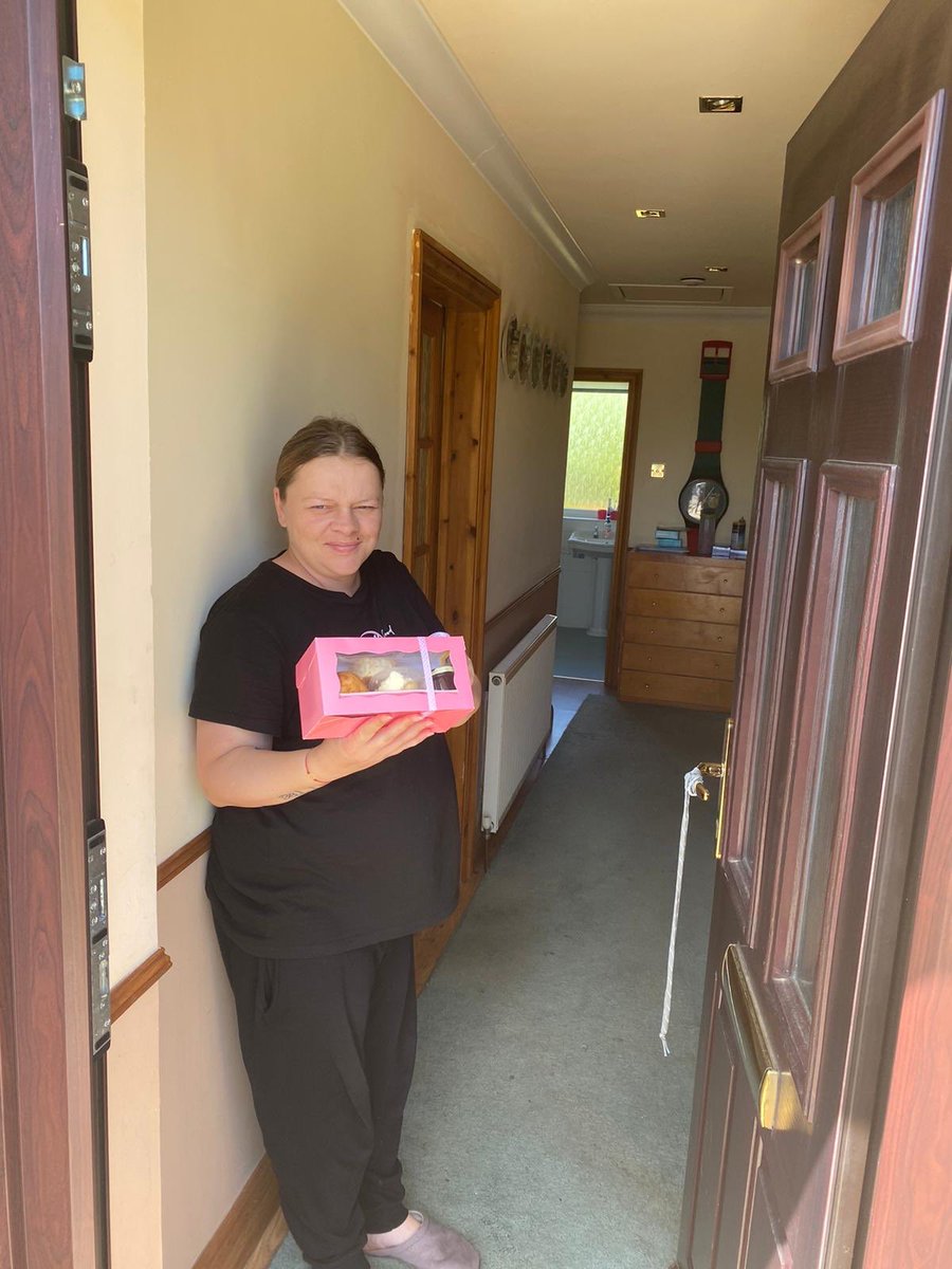 BluebirdCareTN's tweet photo. Live-in Care Assistant M.O.N.I.C.A was delighted when we popped in today with a cream tea to say thank you for her hard work supporting our customers! 🧁

Monica thank you for all that you do! ❤️ https://t.co/Lu7FSOXGNr