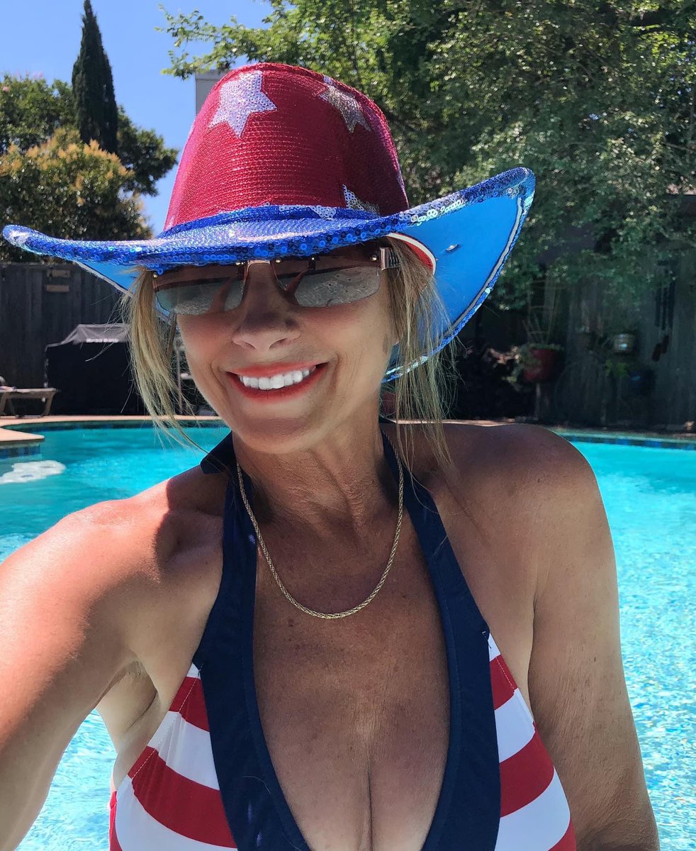 libertyladyusa's tweet image. Beautiful day, beautiful sunshine! 
This is Texas, baby! Summer fun!  
#ranchlife #inthepool #myfriends  #TexasBeauties #TexasSmiles