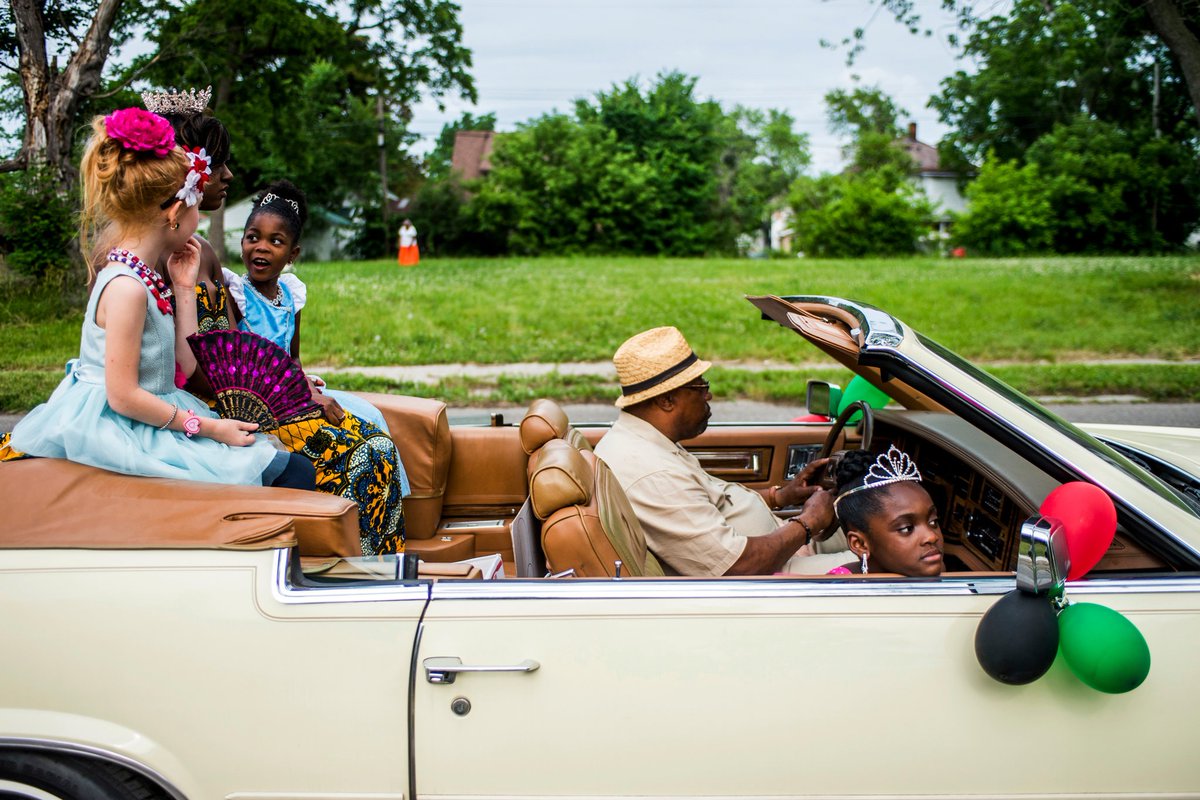 Bootsy_Collins's tweet photo. Happy Juneteenth to all our Funkateers! I am thankful to be moving ahead instead of driving in reverse. Time travels come with it's lumps, but we will get over the Hump! Love Y'all, Bootsy baby!!!🤩🙏👏 https://t.co/9x638CHqEA