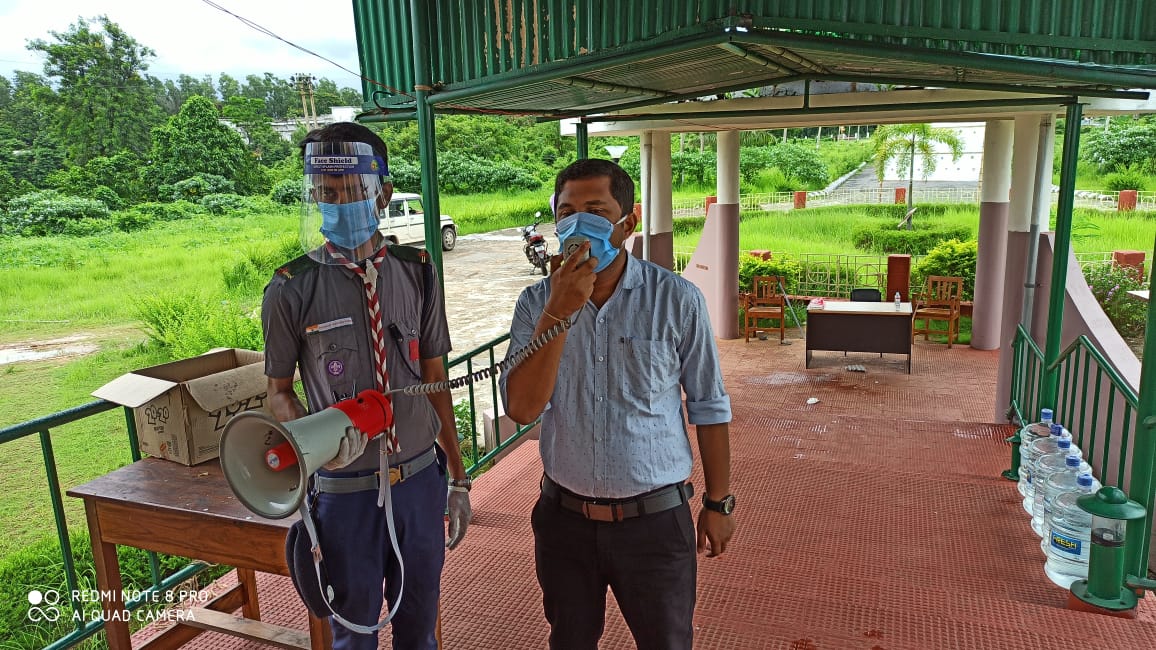 bsgnhq's tweet photo. Rovers of Tripura State helping in quarantine center to facilitate the migrants ...   #bsgmaskbank  #muskaanwithbsg   #udaan #bsg @KirenRijiju @YASMinistry @AmitShah @SuPriyoBabul @aniljaindr @DrKKKhandelwal @UN @UNICEF https://t.co/17HdlBno9A