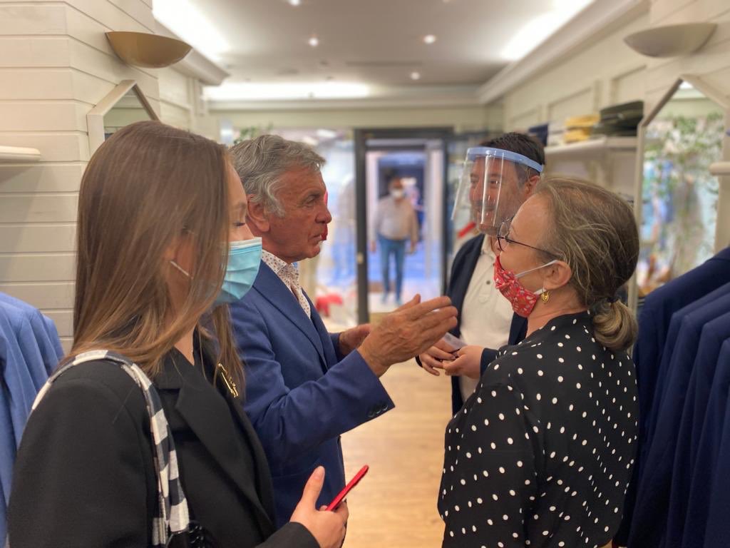 [RENCONTRE AVEC LES HABITANTS]
Centre ville

📣 Aujourd’hui mon équipe est allée à la rencontre des commerçants et des habitants du centre ville pour échanger. Nous restons mobilisés pour venir vous rencontrer et vous écouter. 🧡💙

#maryse2020 #lapassiondaix #municipales2020