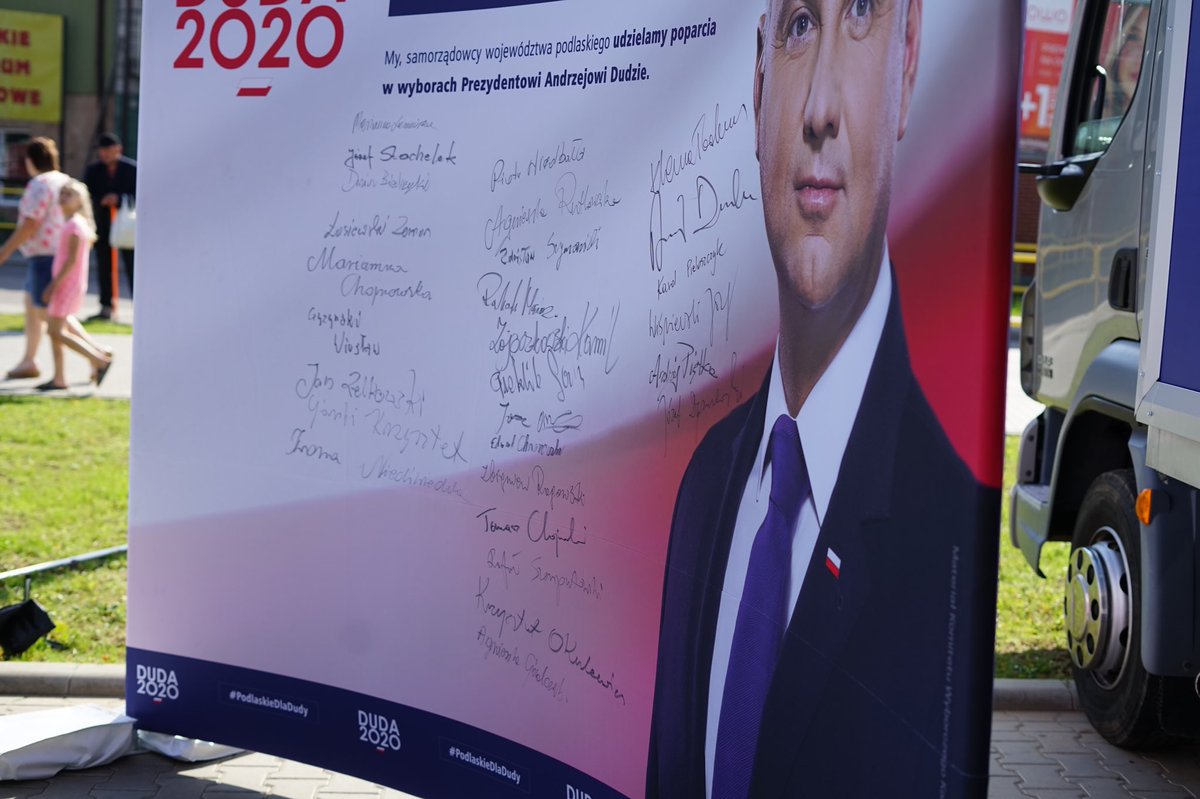 artur_kosicki's tweet photo. W #Kolno, mieście którego gospodarzem od lat jest burmistrz Andrzej Duda, odbyło się kolejne spotkanie #PodlaskieDlaDudy. Prezydenta @AndrzejDuda poparli samorządowcy z powiatu #kolneński.ego. @AndrzejDuda2020 #Duda2020 #ŁączyNasPolska #AmbitnaPolskaSamorządowa https://t.co/3fTNw5Y8q5
