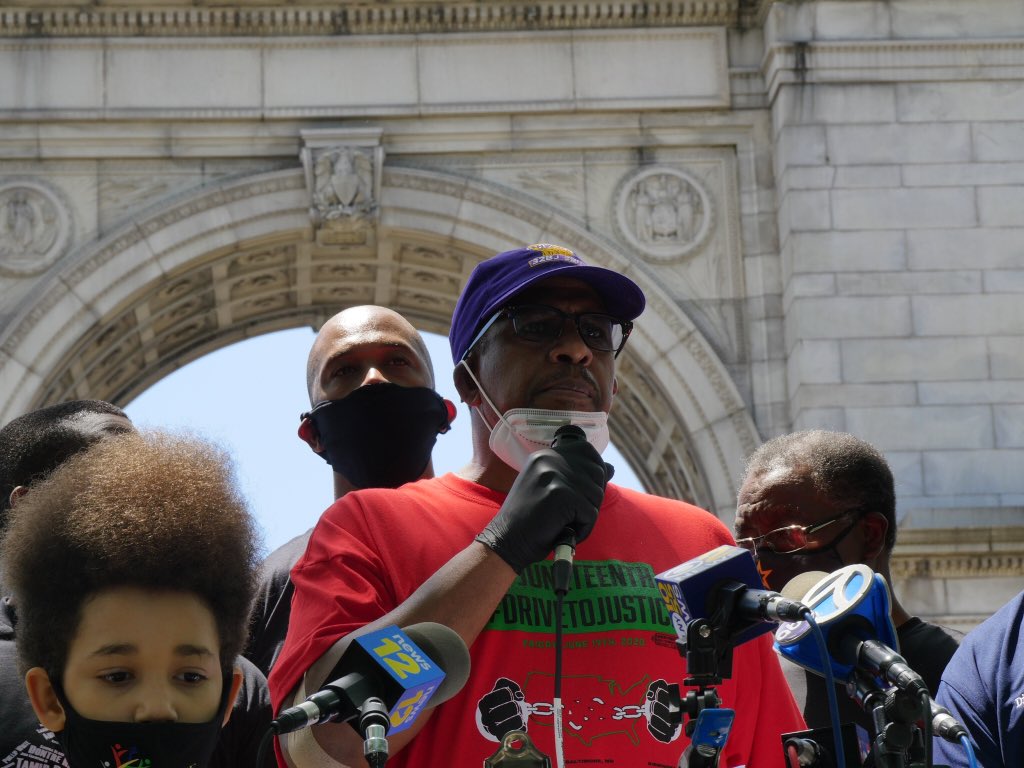 maniscalco_joe's tweet photo. 32BJ Prez Kyle Bragg gets set to kick off #JuneteenthDriveToJustice motorcade at Grand Army Plaza. @32BJSEIU @SEIU @CentralLaborNYC https://t.co/i7RoZWVBBF