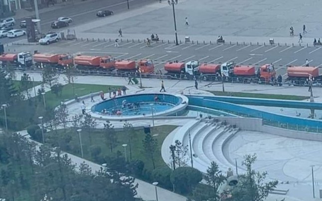 Машинаар ус зөөдөг дэлхийд байхгүй гойд усан оргилуураараа бахархаж байна.
Вегас бол цаашаа! 
Амарааг ахин сонгоё! 🥳