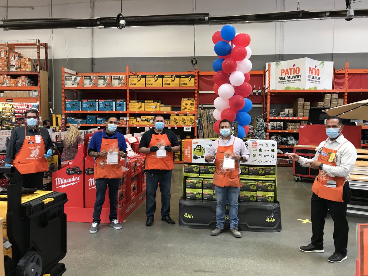 Recognized DS’s Cesar, Carlos, and Danny from 649 Glendale today. Thank you for having so much pride in what you do and for taking care of our people. Congratulations!