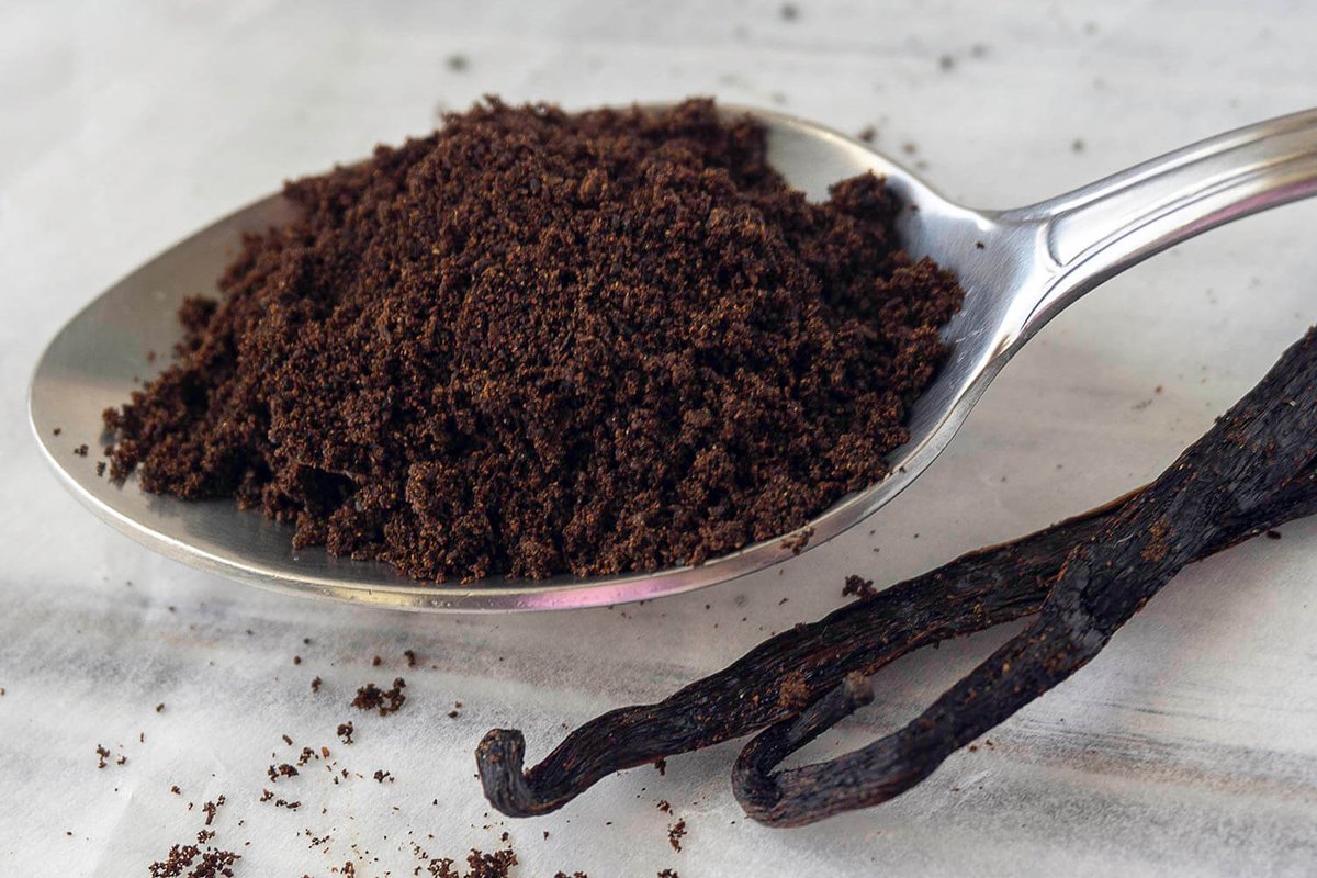 Making your own Vanilla Bean Powder is so easy to do! Pure Vanilla Bean Powder adds BIG vanilla flavor to baked goods, custards, and creams. #Food #FoodPorn #Photography #foodie #recipe #cooking
.
Get the recipe! ➡️➡️➡️   foodtasia.com/how-to-make-va…