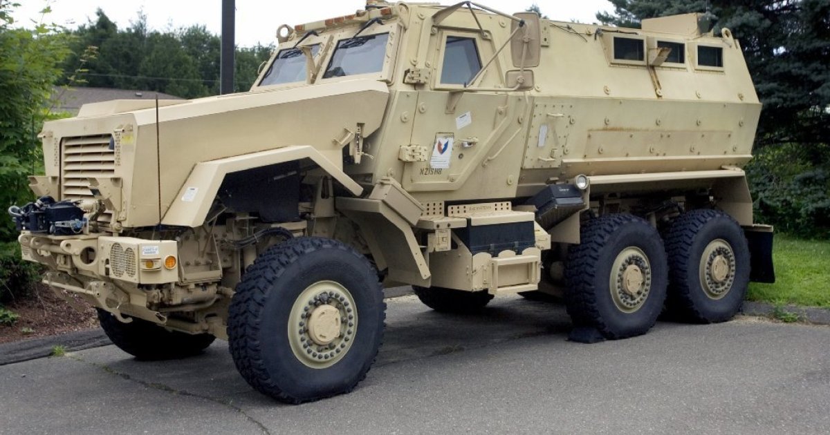 BaldRegni2011's tweet photo. .@DLAMIL It is absolutely unacceptable to see military equipment being used by police. We need to end the 1033 program, confiscate these weapons &amp; armored vehicles, and demilitarize our streets #NoWarOnOurStreets https://t.co/G62MPWQeNm