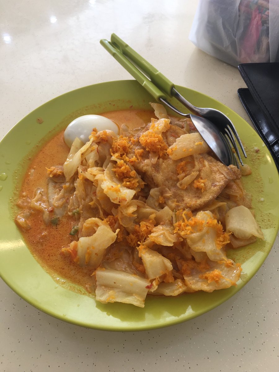 My fav foods and drinks? Lontong sayur and Iced Tea! Their iced tea are something that i crave often here. Also the roti + curry from holland road area  I missed those so much.