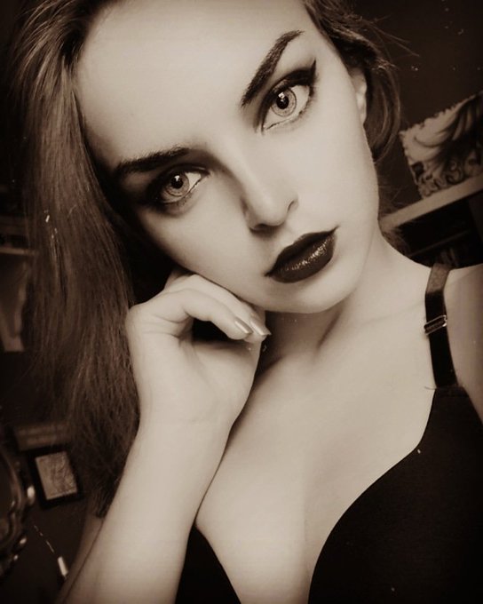 What's your biggest fantasy?  #FridayFeeling #StayGold #JuneteenthDay #coronapalooza #model #makeup #sexy<a href="/tag/fridayfeeling"class="tags">#FridayFeeling</a><a href="/tag/staygold"class="tags">#StayGold</a><a href="/tag/selfie"class="tags"><span>#selfie</span></a><a href="/tag/model"class="tags"><span>#model</span></a><a href="/tag/makeup"class="tags"><span>#makeup</span></a><a href="/tag/sexy"class="tags"><span>#sexy</span></a><a href="/tag/juneteenthday"class="tags"><span>#juneteenthday</span></a>