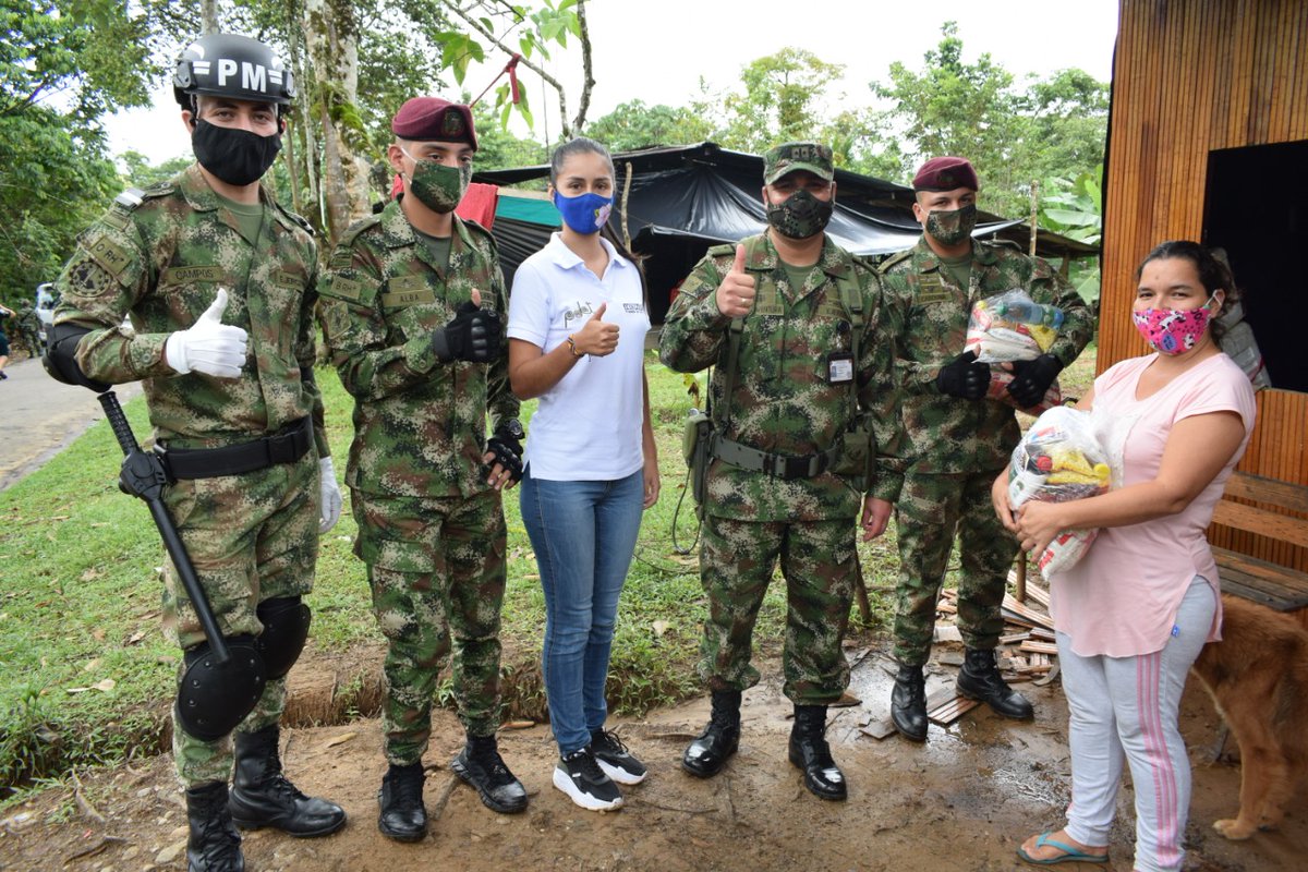 Ejercito_Div6's tweet photo. Llegamos hasta la vereda Bajo Caldas en Florencia, #Caquetá con #FeEnColombia, Batallón de Acción Integral N°6, Profesionales Oficiales de la Reserva, Batallón de Servicios N°12 y Batallón de Fuerzas Urbanas N°6 para llevarles ayudas humanitarias a las comunidades vulnerables. https://t.co/jcQxmi4osW