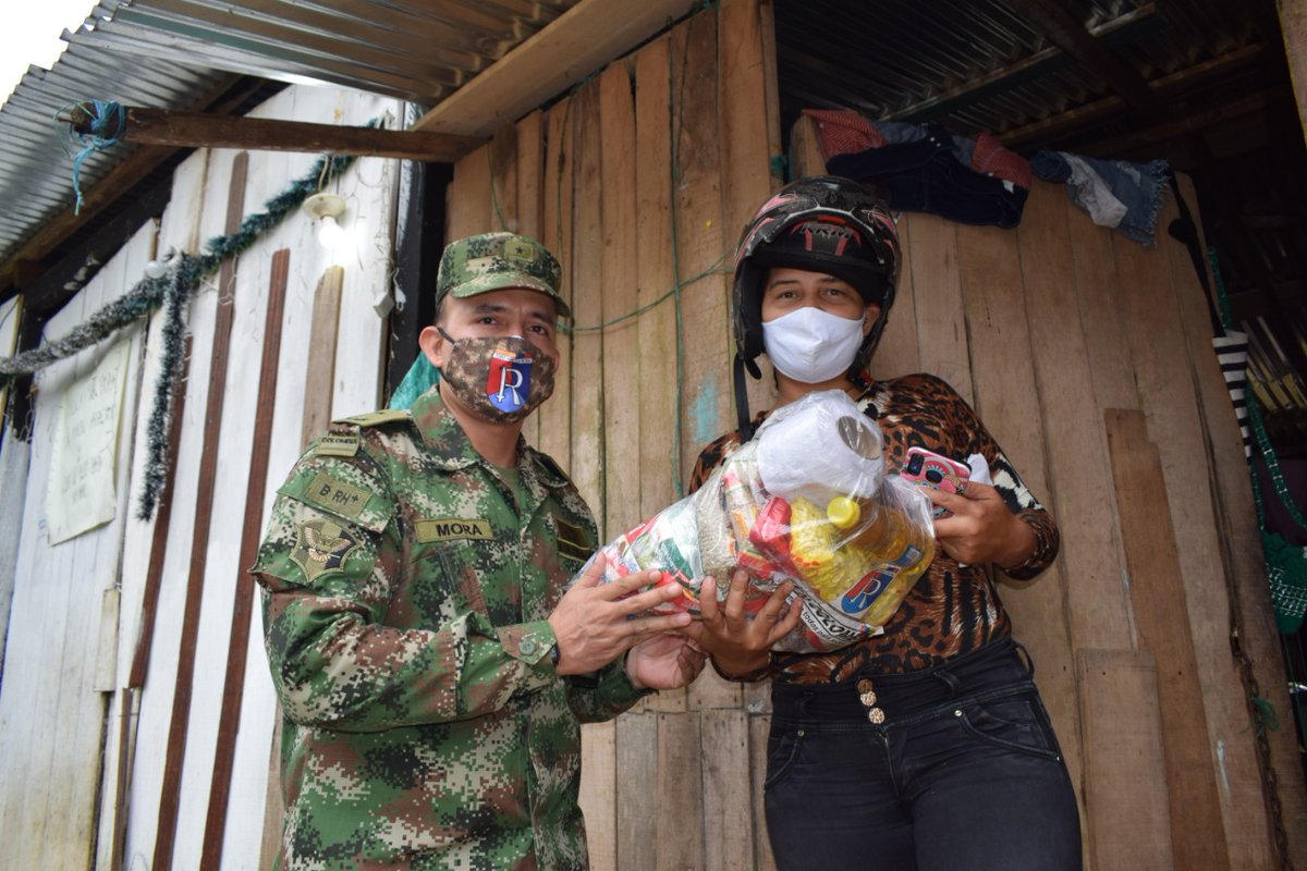 Ejercito_Div6's tweet photo. Llegamos hasta la vereda Bajo Caldas en Florencia, #Caquetá con #FeEnColombia, Batallón de Acción Integral N°6, Profesionales Oficiales de la Reserva, Batallón de Servicios N°12 y Batallón de Fuerzas Urbanas N°6 para llevarles ayudas humanitarias a las comunidades vulnerables. https://t.co/jcQxmi4osW