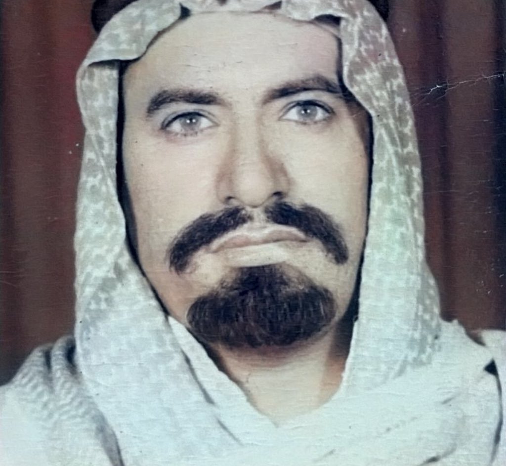 aljamal__'s tweet photo. #يوم_الاب_العالمي

بالله قلّي .. رجعتك ما هي أوهام
عجزت اصدّق ليلة الحزن والموت!

هذا انا يابوي .. من عشرة أعوام
لازلت اعدّي غرفتك،واخفض الصوت https://t.co/L45XLxCzXr
