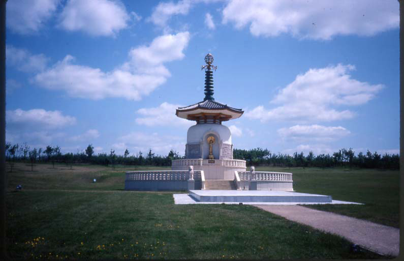 MKCityDiscovery's tweet photo. Found a good route between some amazing places in #MiltonKeynes? Share them with us! Take up to 4 pics, link them with a story and post them on here to participate in @MKExplorers #MKVirtualDesignTrail https://t.co/fSeD55h7Uu
📷Peace Pagoda, Willen Lake North, IMA/CA/0942 https://t.co/Z6NUQSrZ84