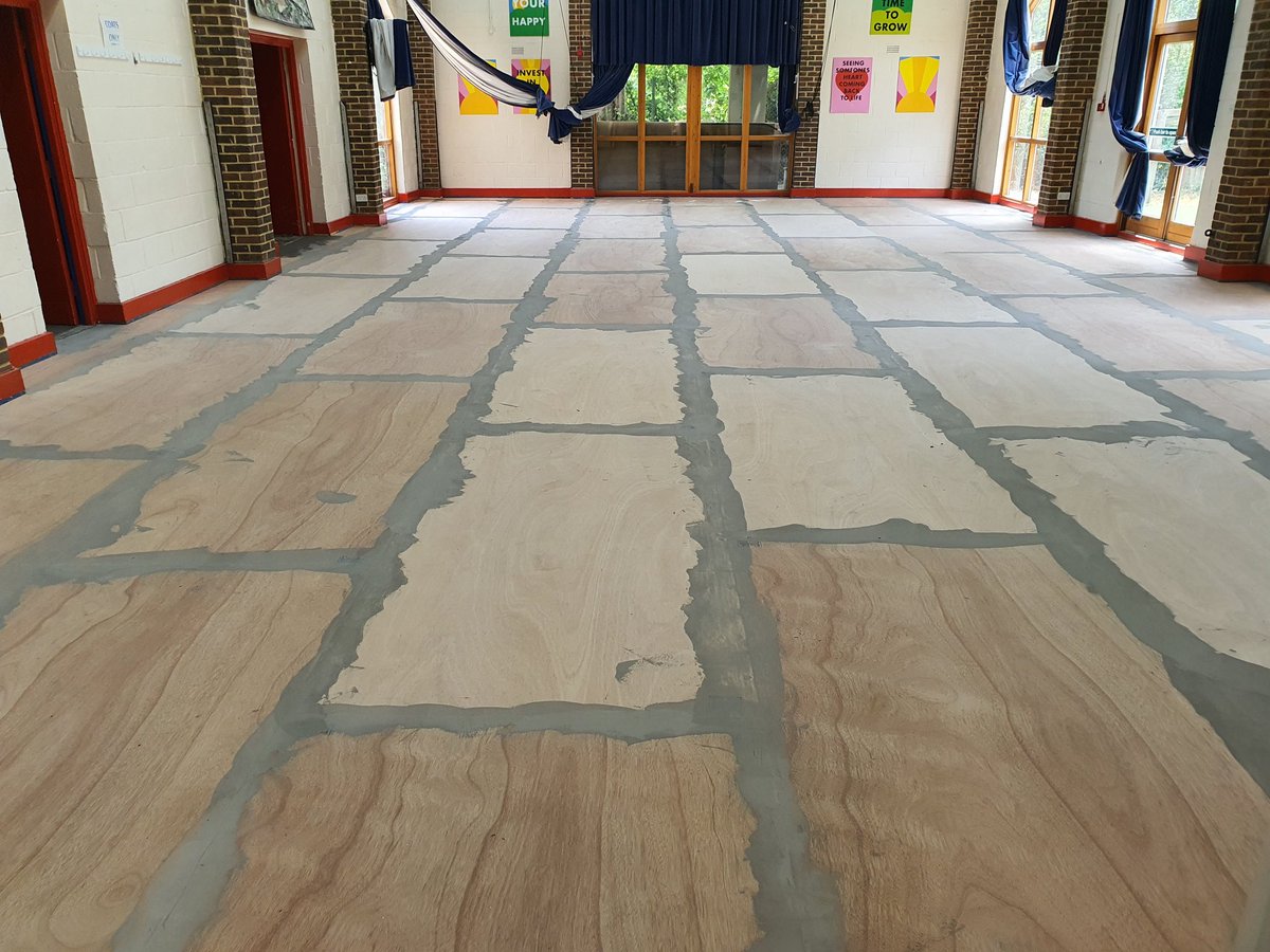 ltd_extreme's tweet photo. Feels great to give back to the community...  hove community centre is not my local centre , but they were desperate for a new floor to their main hall. So we teamed up with morgan Sindall , @TarkettUK jack rafter carpentry to produce and donate this floor .... thanks all https://t.co/kljXeMAX7Y