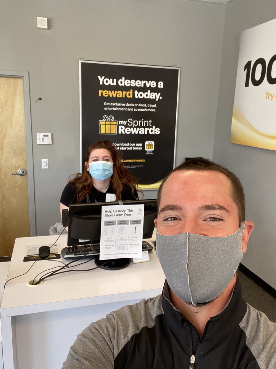 Kira &amp; The Maple Valley Store finishing up an #UnlimitedOnUs AAL! The customer told me on the way out that this team has a customer 4 life! Way to drive sales &amp; an incredible customer experience. No wonder they are consistently leading the way in NPS!
<a href="/Ricky_Magenta/">Ricky Ricardo</a> @JamesLeeWC