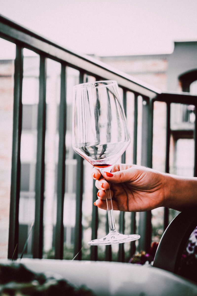 Barski_djetic's tweet photo. | Cheers for Friday, favorite day of the week! |
#bealpha #choosechicago #windycity #usaprimeshot #enjoyillinois #pictureoftheday #igcaptures #cityscape #chicityshots #mychicagopix #likechicago #instachicago #chicagophotography #chitexture #chiarchitecture #chigram https://t.co/CpSKWDSQ7c