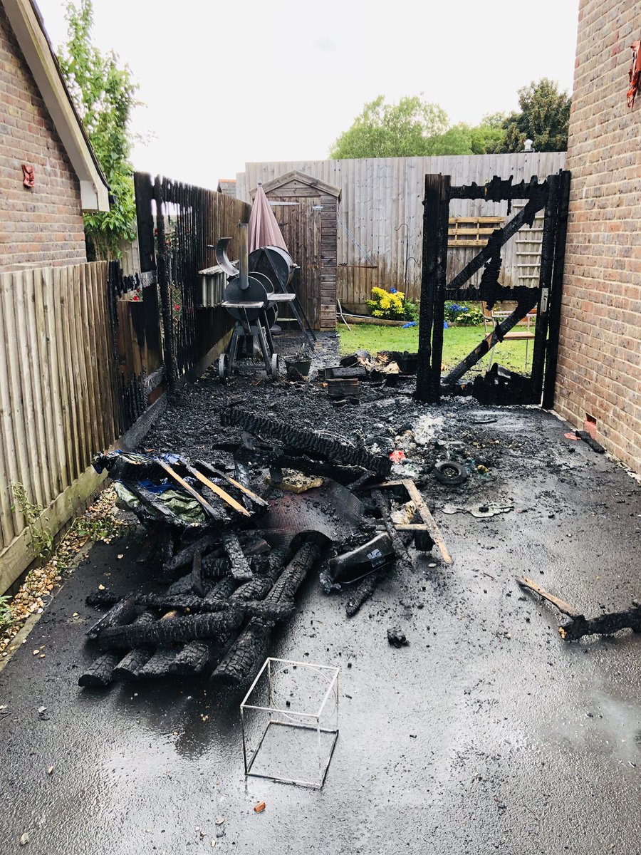 AltonFire05's tweet image. H05P7 &amp;amp; @Alresford36 attended a fire in #Fourmarks this evening started by a #BBQSmoker. Please ensure yours isn’t too close to any fencing or material likely to catch fire! This was lucky it didn’t get into the roof of the house #BeSafeNotSorry